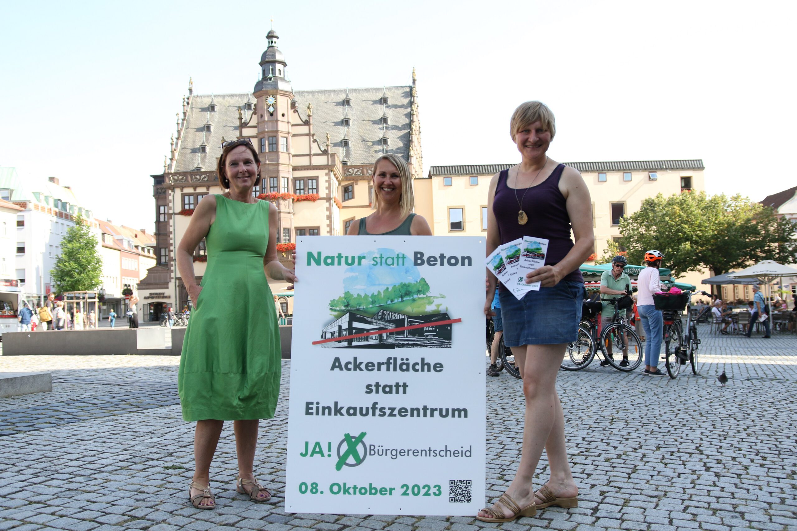 Initiatioren des Bürgerbegehrens Natur statt Beton auf dem Schweinfurter Marktplatz