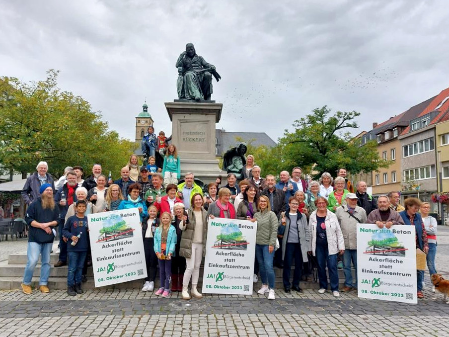 Vertreter der Initiative Zukunft.ödp auf dem Schweinfurter Marktplatz